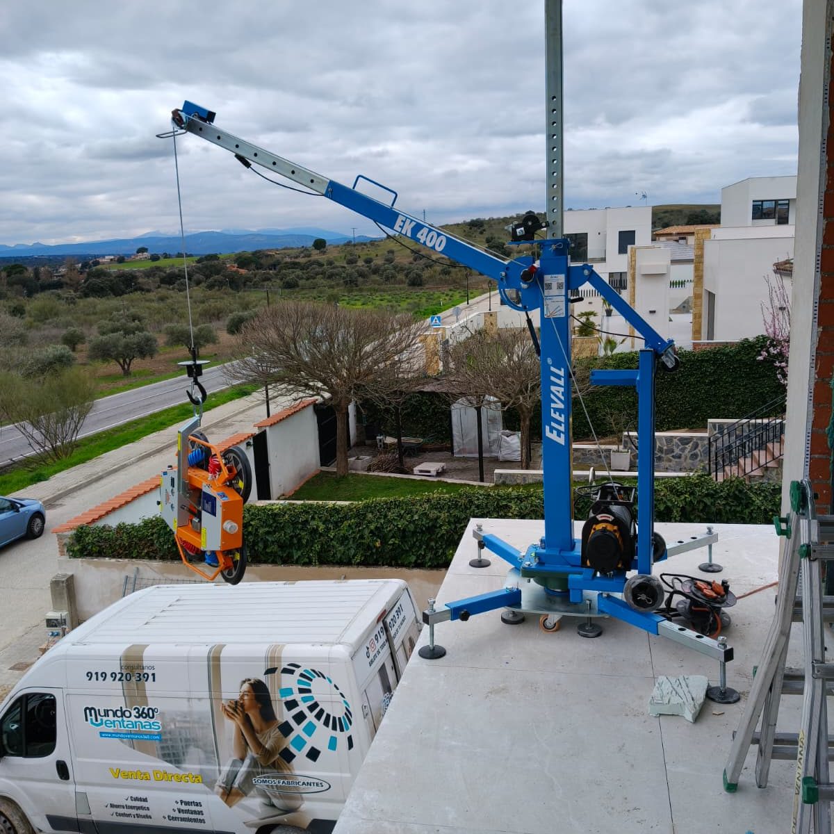 Elevall grua Grúa plegable, grúa para toldos, elevador ventanas, elevador toldos, grúa para ventanas, elevador de fachada, elevador fachada